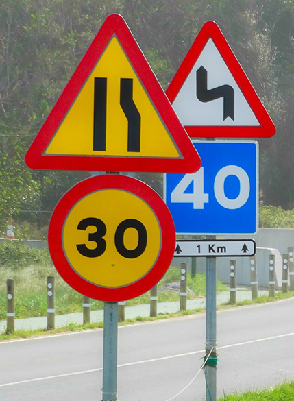 Közlekedési táblák